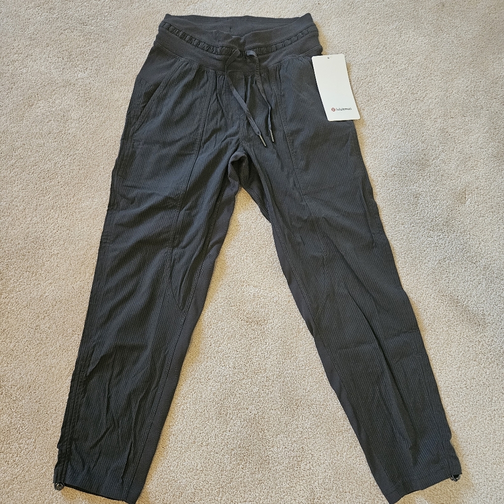 Lululemon Dance Studio MR Crop, Size 0